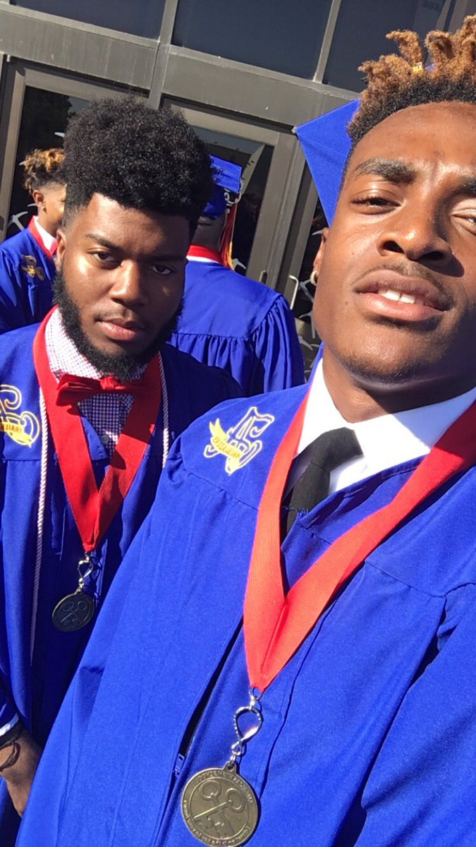 thegreatkhalid's tweet photo. A year ago. Graduation. https://t.co/liIM8zt1ZE