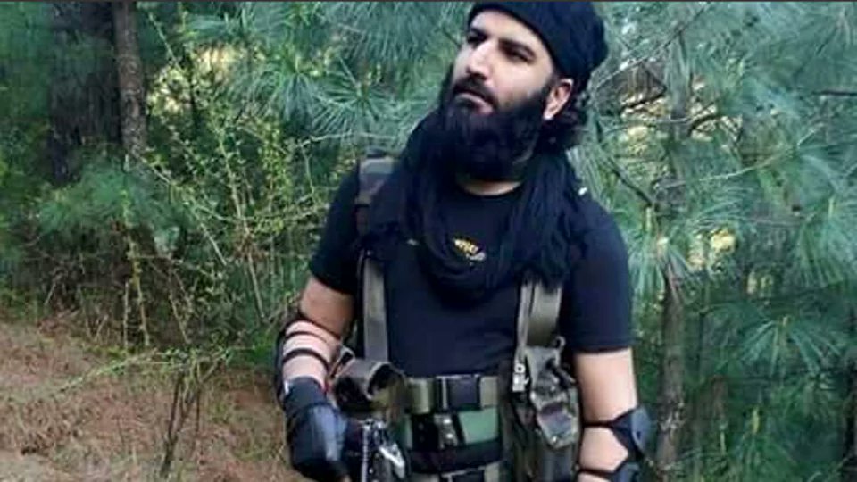 ChOsmanAli's tweet photo. ان شہیدوں​ کی ویت اہل کلیسا سے نہ مانگ
قدروقیمت میں ہے خوں جن کا حرم سے بڑھ کر
#Sabzar #Martyard #Kashmir https://t.co/TWRoV2U9Ia
