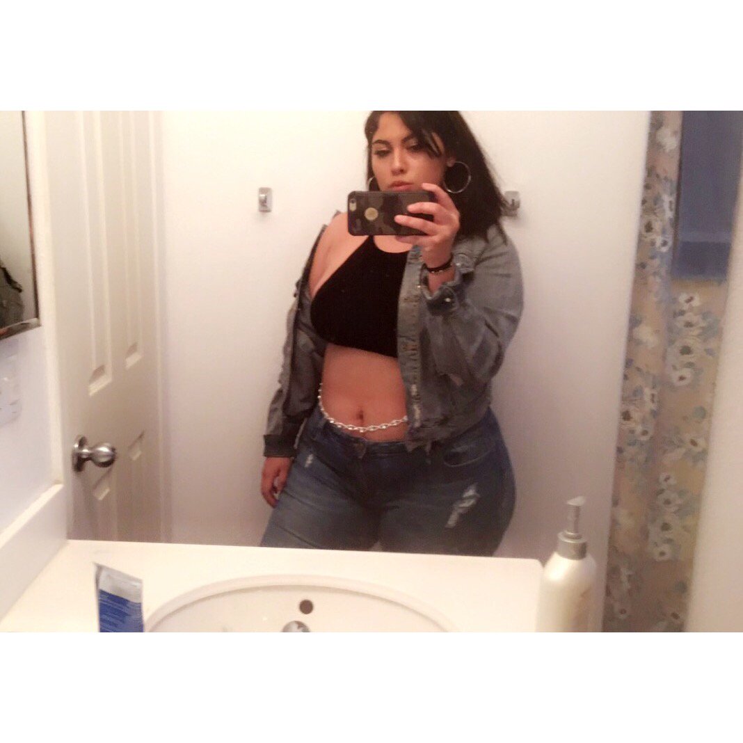 _latinanextdoor's tweet photo. Loved my outfit tha Otha Otha day https://t.co/lvelI2Jp3t