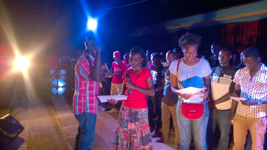 PrimeTimeMAK's tweet photo. Handing out certificates to the finalists #PtFinally https://t.co/sFN9PRjECt