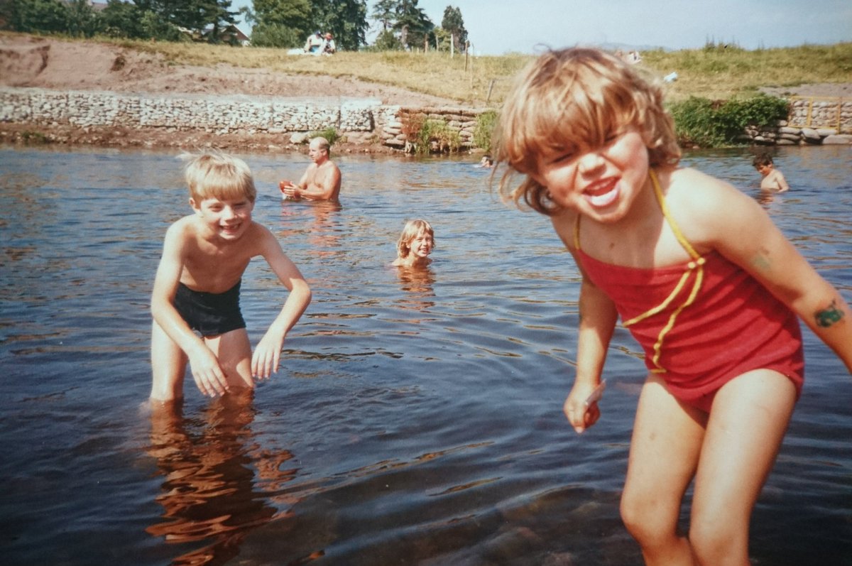 Summer fun in the river Usk #80sChild #childhood <a href="/AbergavennyKids/">Abergavenny Kids</a> <a href="/FAbergavenny/">ForgottenAbergavenny</a> <a href="/GetConnectDad/">GetConnectDAD</a> <a href="/GwentandMore/">Gwent & More</a>