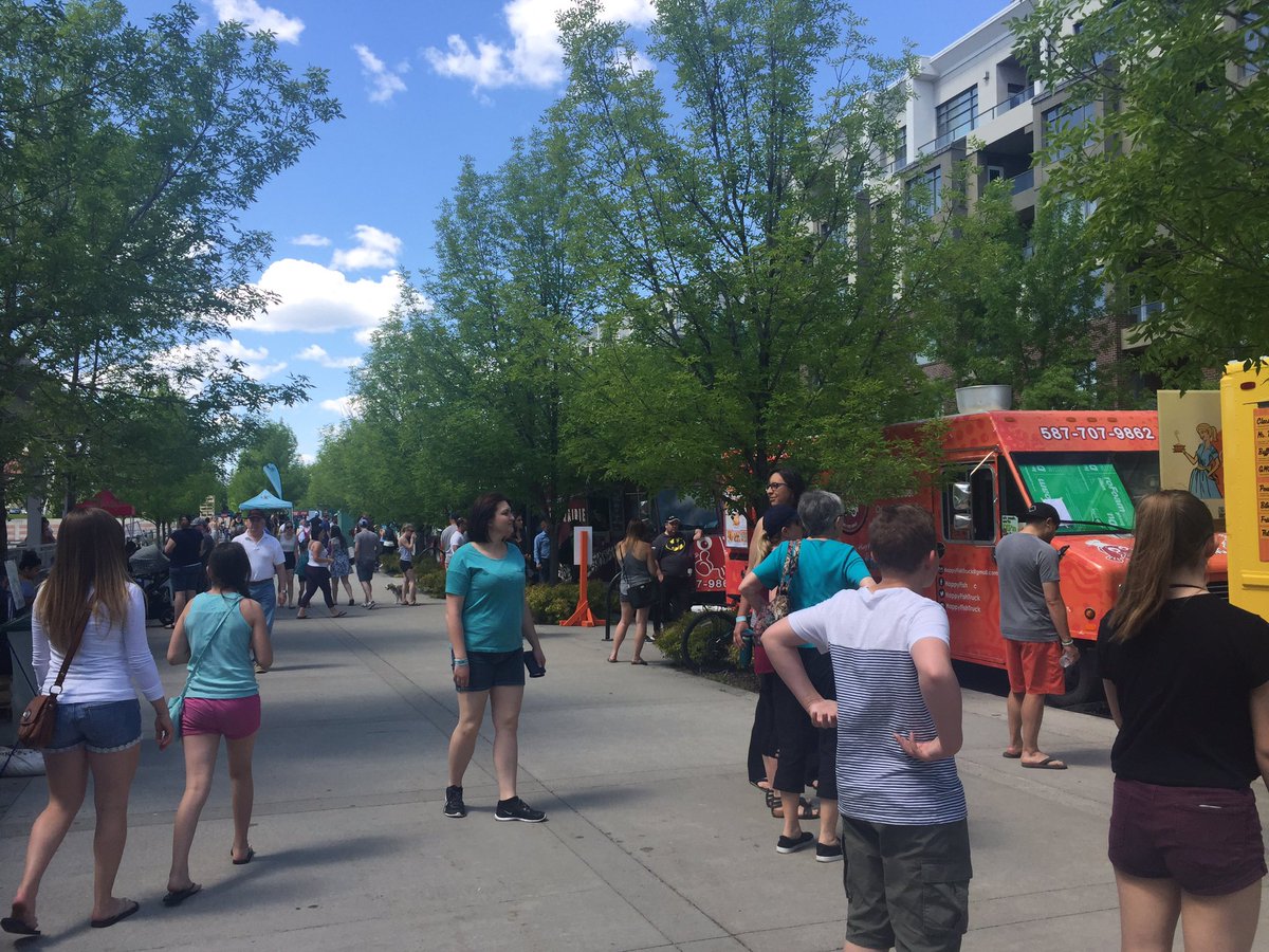 NickieLB's tweet photo. #yycfoodtruck Frenzy happening all weekend! Yum!!! https://t.co/7cFlV2REy3