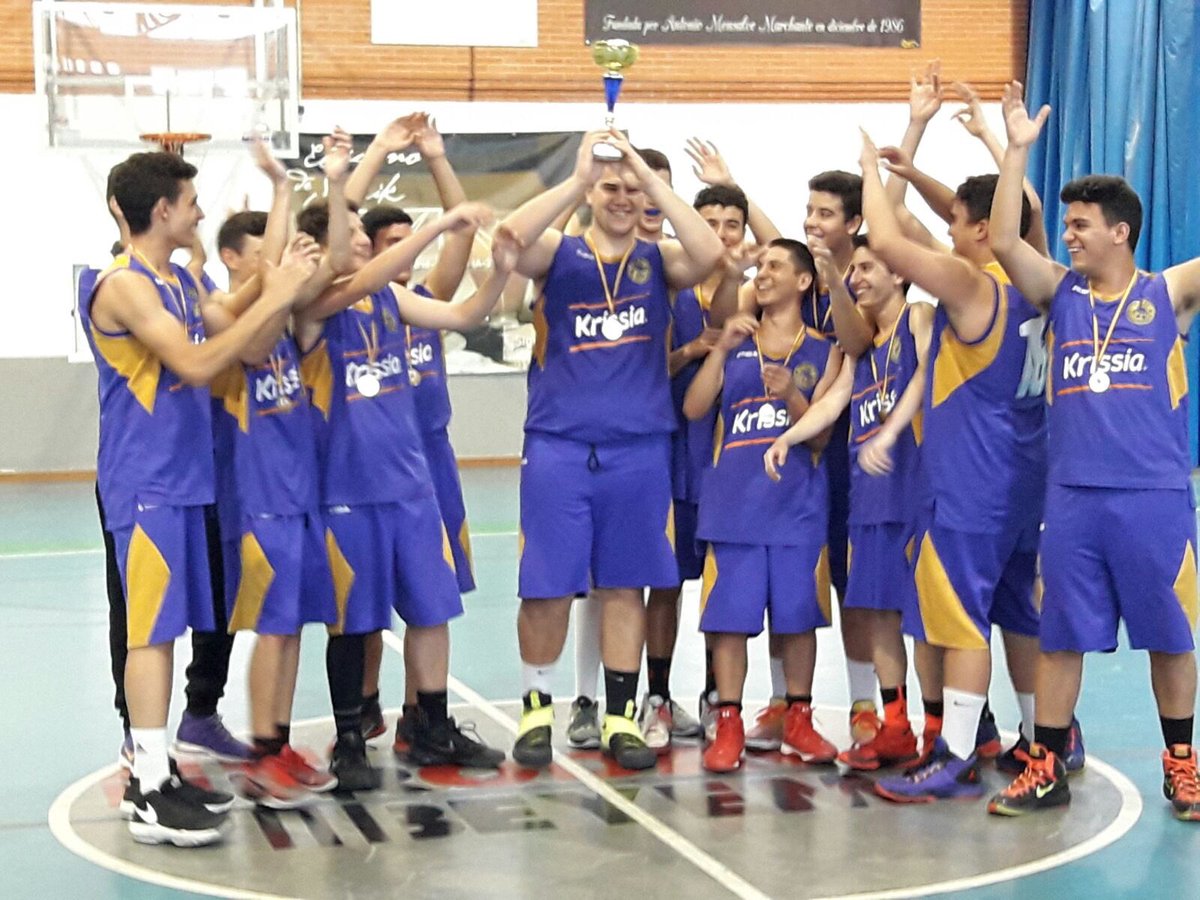 s_cano15's tweet photo. CAMPEONES del torneo de la Roda!!!  
Agradecer a @basketcplaroda  por su buena organización y cariño https://t.co/v4yaj2yKQh