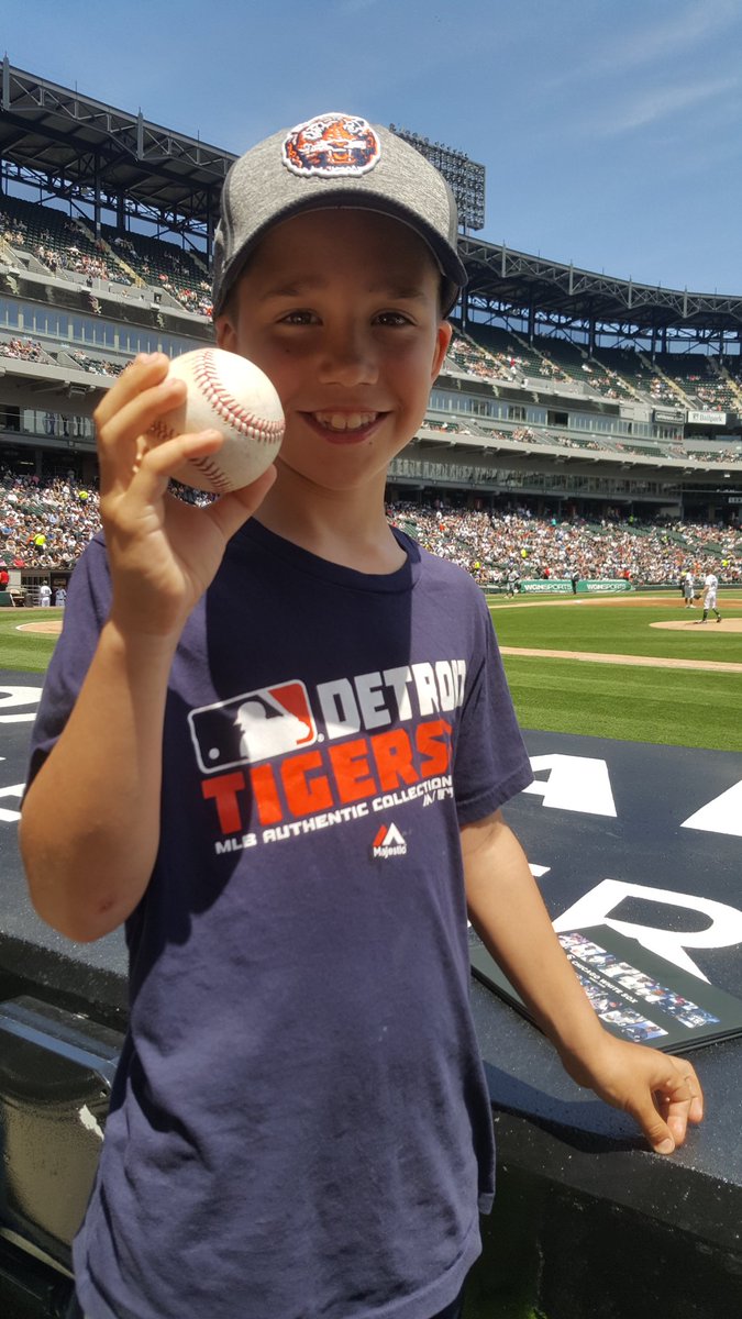 zavadam1's tweet photo. Made a kid's day. Thanks, @MiguelCabrera !! https://t.co/Oxc4dhvIy2