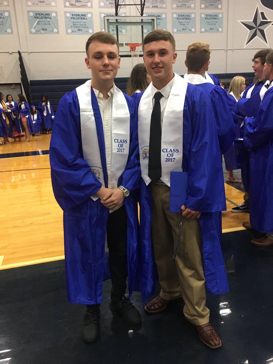 seth_ball78's tweet image. Family over anything nigga we made it!! #class2017