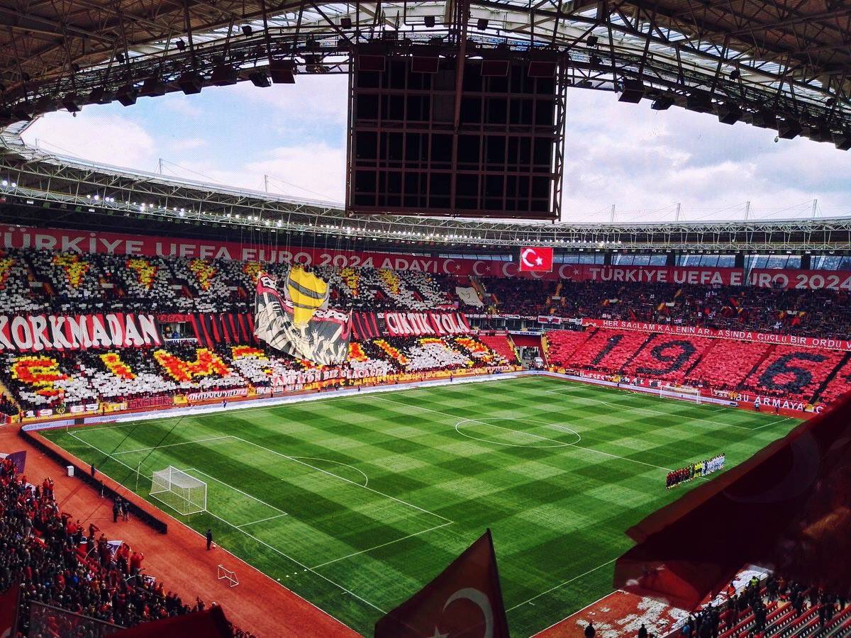 meco_26's tweet photo. Şampiyon biz olacağız ⚫️🔴 https://t.co/dFdvee4Qjb