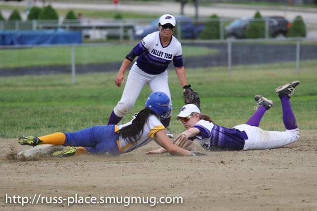 RussBeingRuss's tweet photo. Senior Game @BVTBeavers @bvtsoftball vs @AztecAthletics @Aztecsoftball1 photos are up https://t.co/LkPxiLcC7f https://t.co/mdDNGpozea