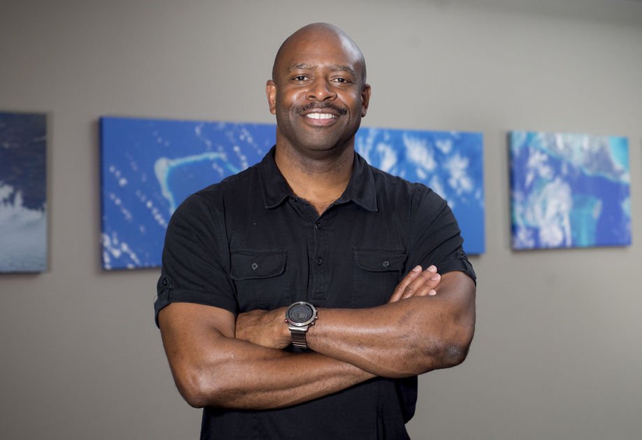 newsadvance's tweet photo. Lynchburg astronaut Leland Melvin nurtures dreams on the horizon in new book https://t.co/ea26cNFRU8 https://t.co/r3RhEBAkR7