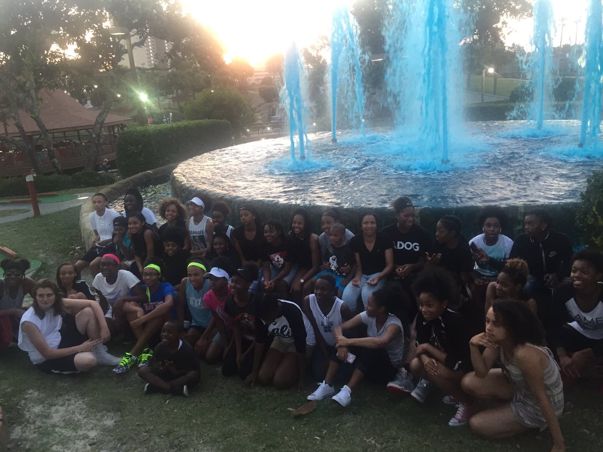 ATL_LadySelect's tweet photo. Chill time in Panama City Beach after a few ball games #squadgoals https://t.co/fNkvVq1Le1