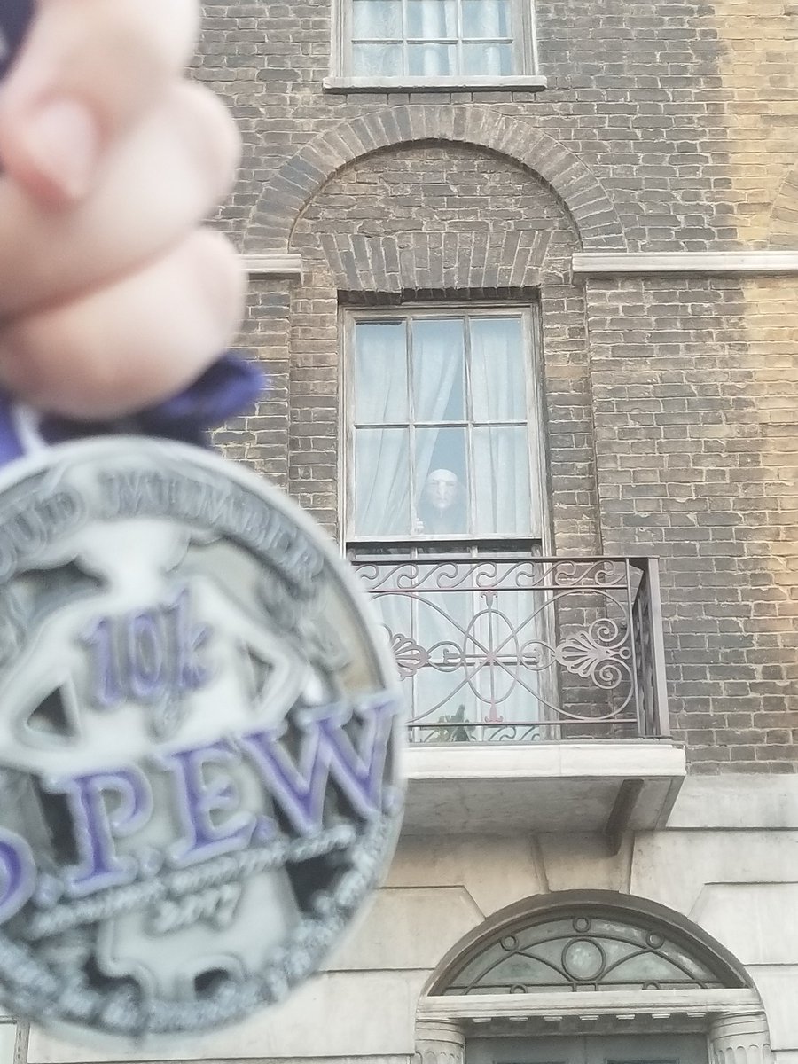 Le_sigh20's tweet photo. Had so much fun taking pictures of my @HogwartsRunners medals #10kandSPEW #Unmasked at @UniversalORL #WizardingWorld today https://t.co/TIhBDgsHtn