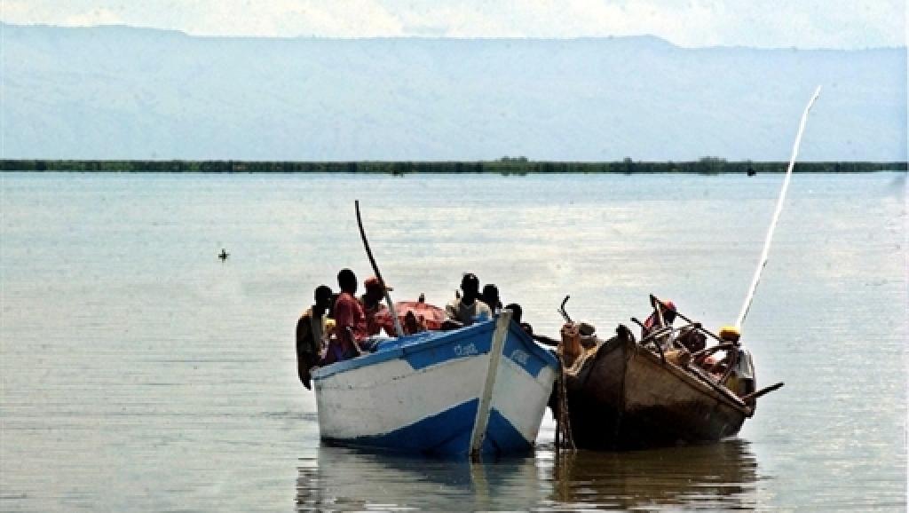 RFI's tweet photo. Ouganda: accord signé avec la Tanzanie pour la construction du futur pipeline https://t.co/Vr9BmlbUhH https://t.co/vf5QpPfnbv
