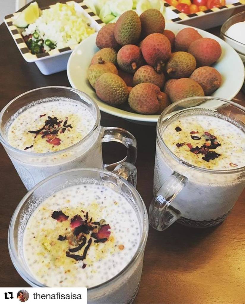 instagramadan's tweet photo. #Repost @thenafisaisa
γ»γ»γ»
#IftarPrep today. Rose-cardamom-chia seed smoothie topped with pistachio and crushed ros⦠https://t.co/3DGR9cuTtJ https://t.co/cqTn0iukPR