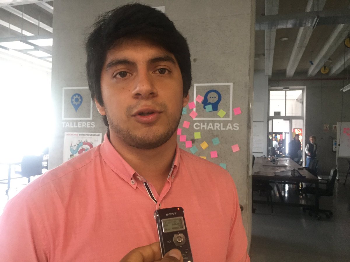 empreNDE_pe's tweet photo. TuRuta ganó Seedstars Lima 2017 y competirá por US$ 1 millón en Suiza #SSWLima Más info y entrevista a cofundador en https://t.co/UYUEHL6JNI https://t.co/JCjekxUEaY