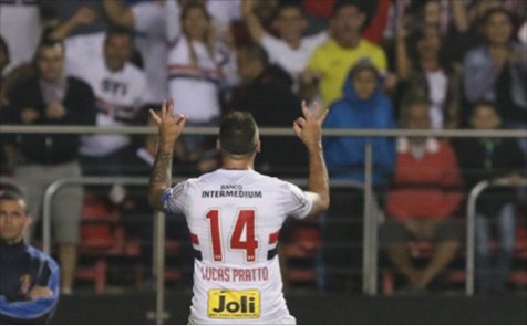 Que comemoração foi essa, tio?? rs parabéns ao pratto, l. araujo, todo time e ao R. Ceni, que pode seguir o trabalho com mais tranquilidade.