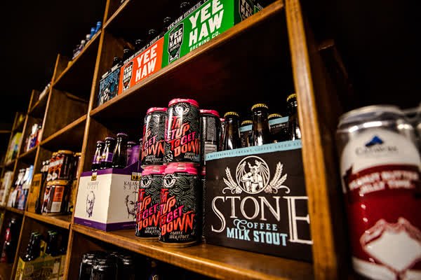 MOBKnoxville's tweet photo. Do you want to some GOOD beer for your weekend getaway or cookout? Swing into our PARKING LOT, and check out all the carryout beers. #TapMOB https://t.co/TSYQMlEDfg