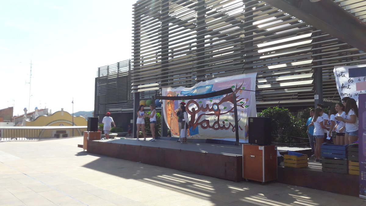esplaisMCECC's tweet photo. Celebració del 50è aniversari @esplaixiribec amb 300 infants de @zona12mcecc . Moltes felicitats en el vostre aniversari 🎂🎂 https://t.co/WLnWp0oAMY