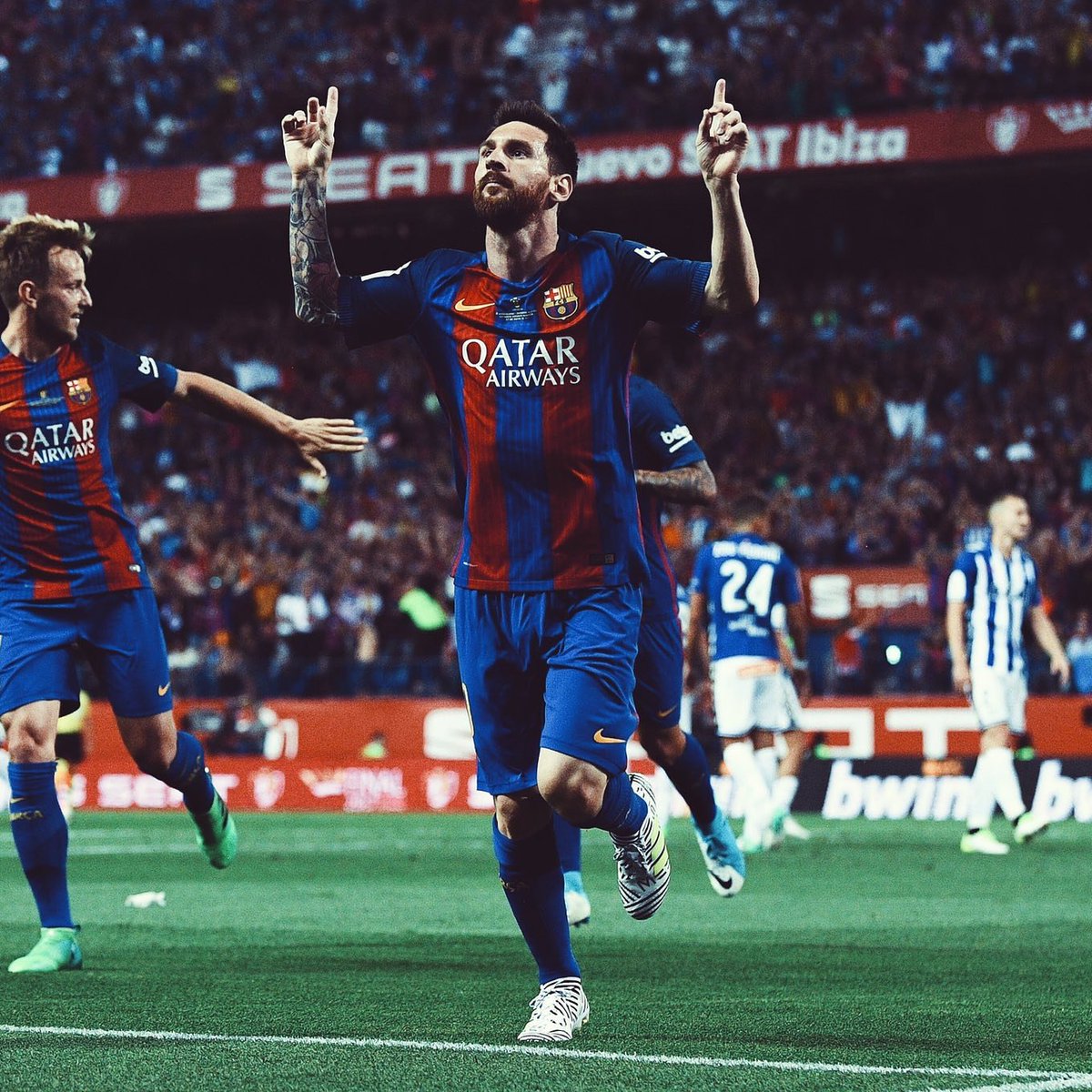 All_About_Messi's tweet photo. This man is life ❤ https://t.co/l9ReDnODTi