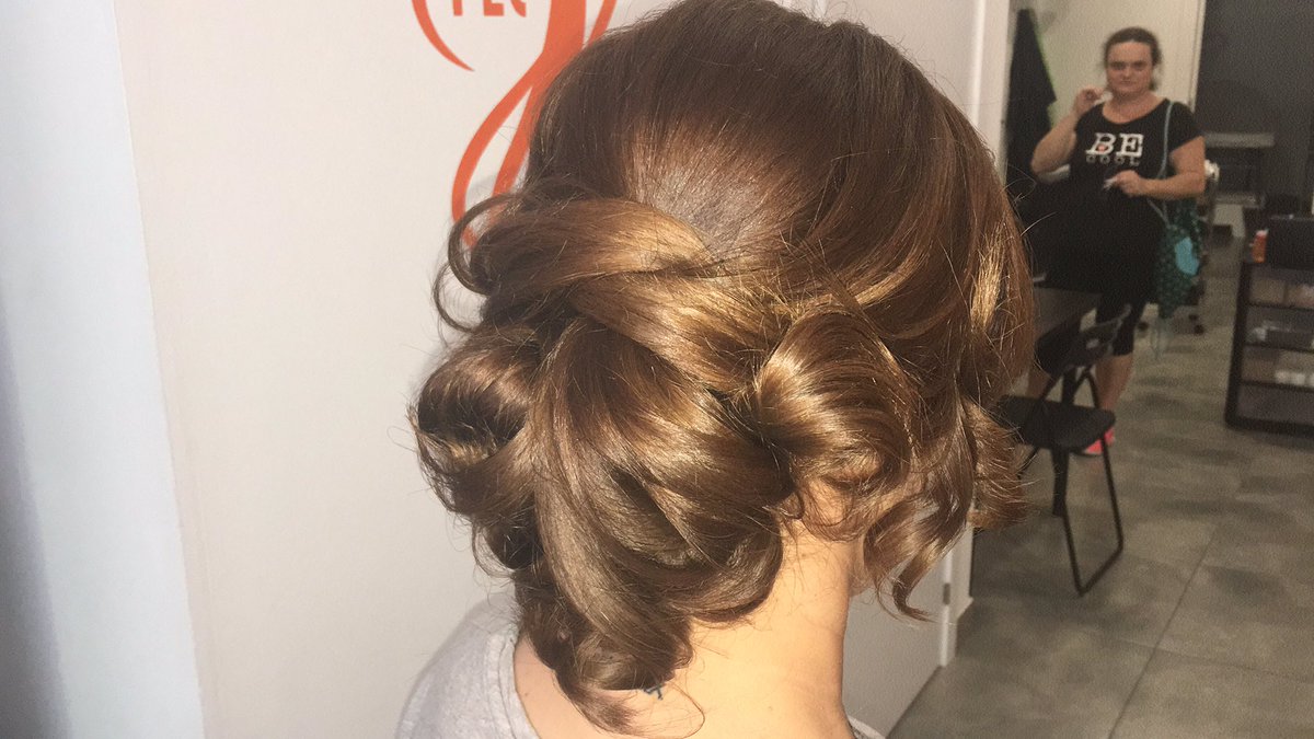 En #peluquería #lowcost #lacaladelmoral toma moño