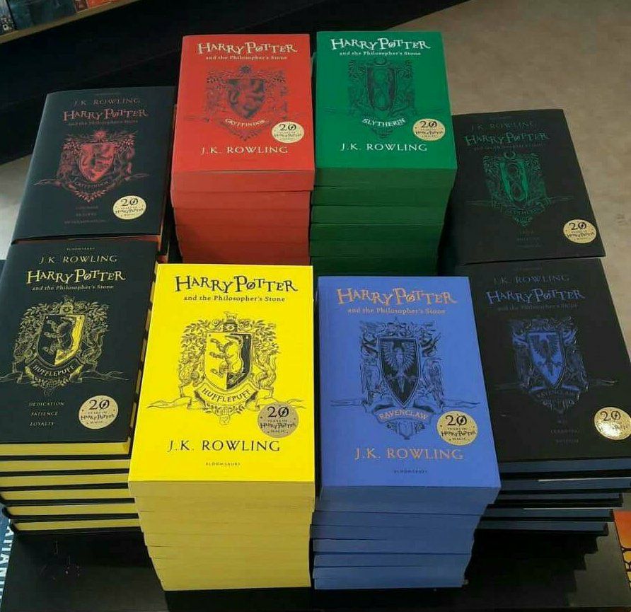 Necesito las nuevas ediciones de los libros de Harry Potter con la cubierta de las casas de Hogwarts.