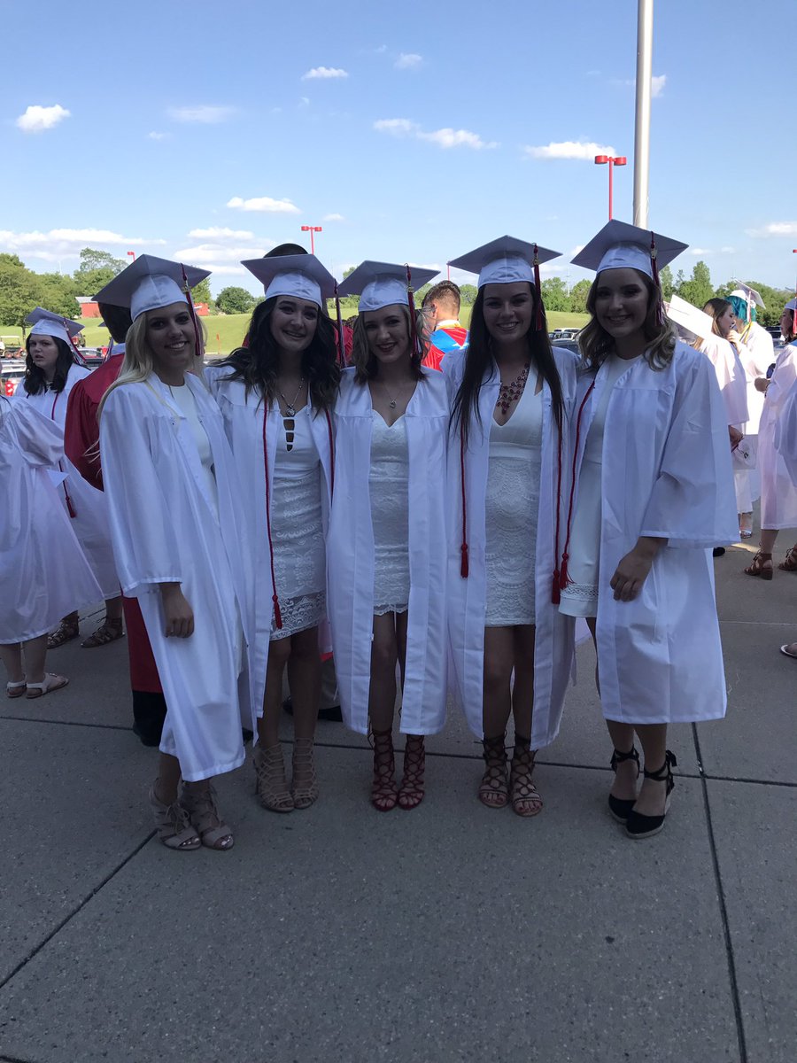kristenlayne32's tweet photo. Glad I got to spend the last 2 years of high school with my best friends🎓💕 https://t.co/m5oUVgyvze