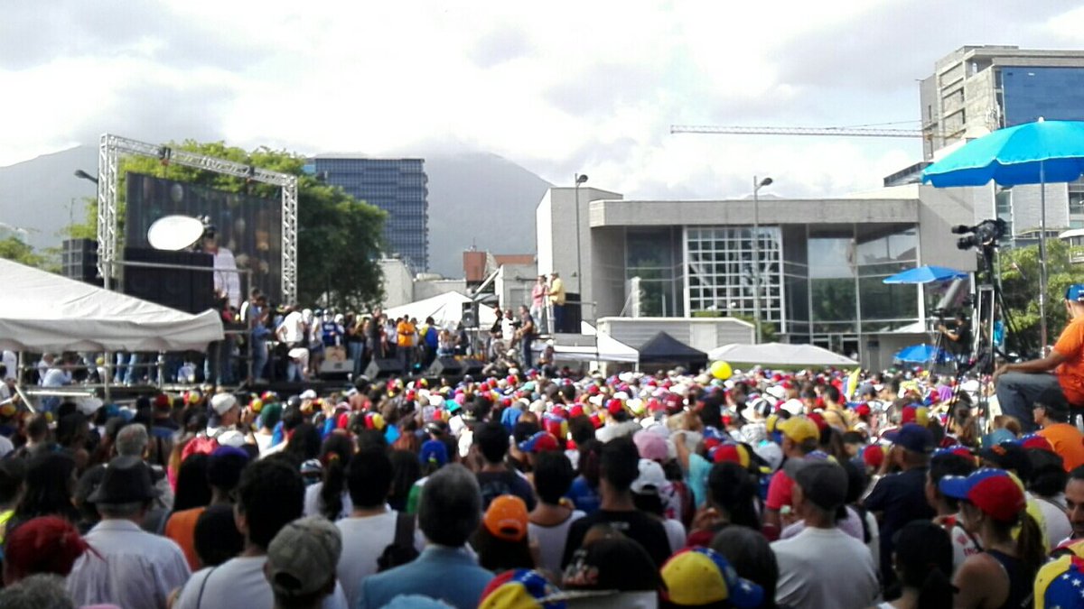 TomasGuanipa's tweet photo. Es el pueblo el que tiene que elegir que ve y que no, por eso luchamos para vencer la a censura #VzlaVenceLaCensura https://t.co/8C22h3HgkE
