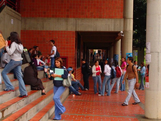 Unimet's tweet photo. #ESTUDIANTE consulta los nuevos aranceles en: https://t.co/cFMEyT9LnW https://t.co/j9hzwGDjDH