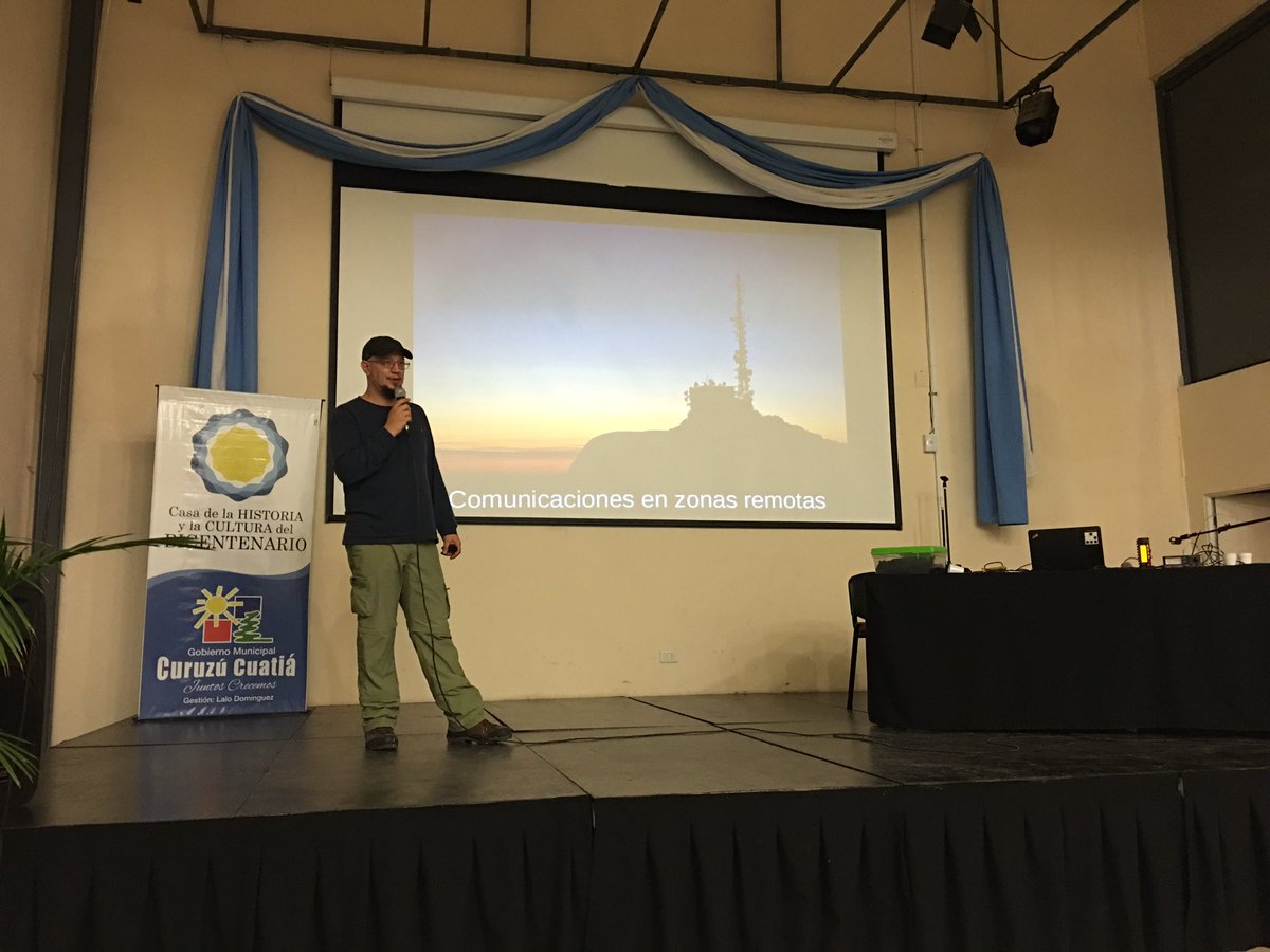 emilianox's tweet photo. Ahora el turno de #VaFe con su charla "Comunicaciones en zonas remotas" #SASOconf @SASOConf https://t.co/B6VCNGAx7T