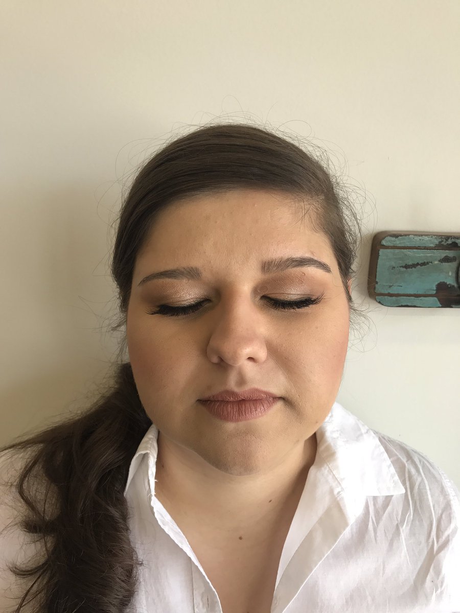 Hannahbeautyy_'s tweet photo. If only I could do makeup all day everyday!!  #rootssalon https://t.co/Wjsr4fC3x1