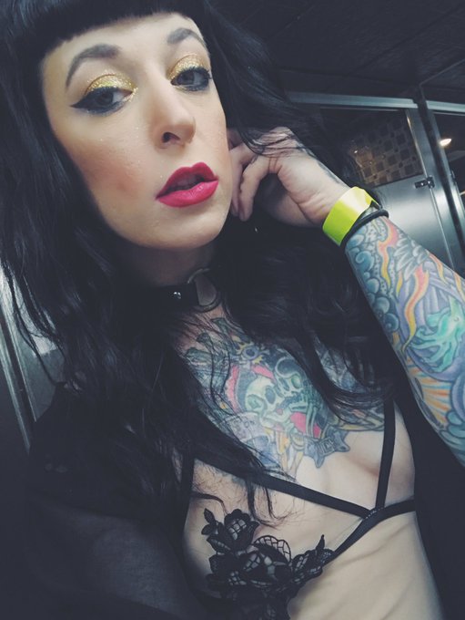 At my gym aka the titty bar til 8pm today. Come watch me pump iron...err, brass. 💪🏻 @yellowroseatx https://t<a href="/tag/texas"class="tags"><span>#texas</span></a><a href="/tag/newyork"class="tags"><span>#newyork</span></a><a href="/tag/livemusic"class="tags"><span>#livemusic</span></a><a href="/tag/tourlife"class="tags"><span>#tourlife</span></a><a href="/tag/indiebands"class="tags"><span>#indiebands</span></a>