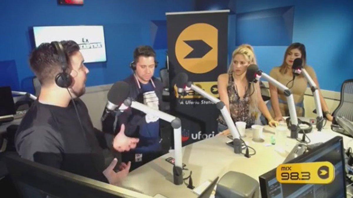 .@ElPichyFilms duo gets @Shakira to autograph violin for Venezuelan protester bit.ly/2rKorHL https://t.co/M1NFipMdO5