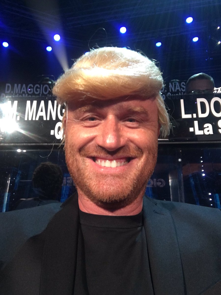 RudyZerbi's tweet photo. Finalmente i capelli! #amici16 https://t.co/LzDh0nJn3U