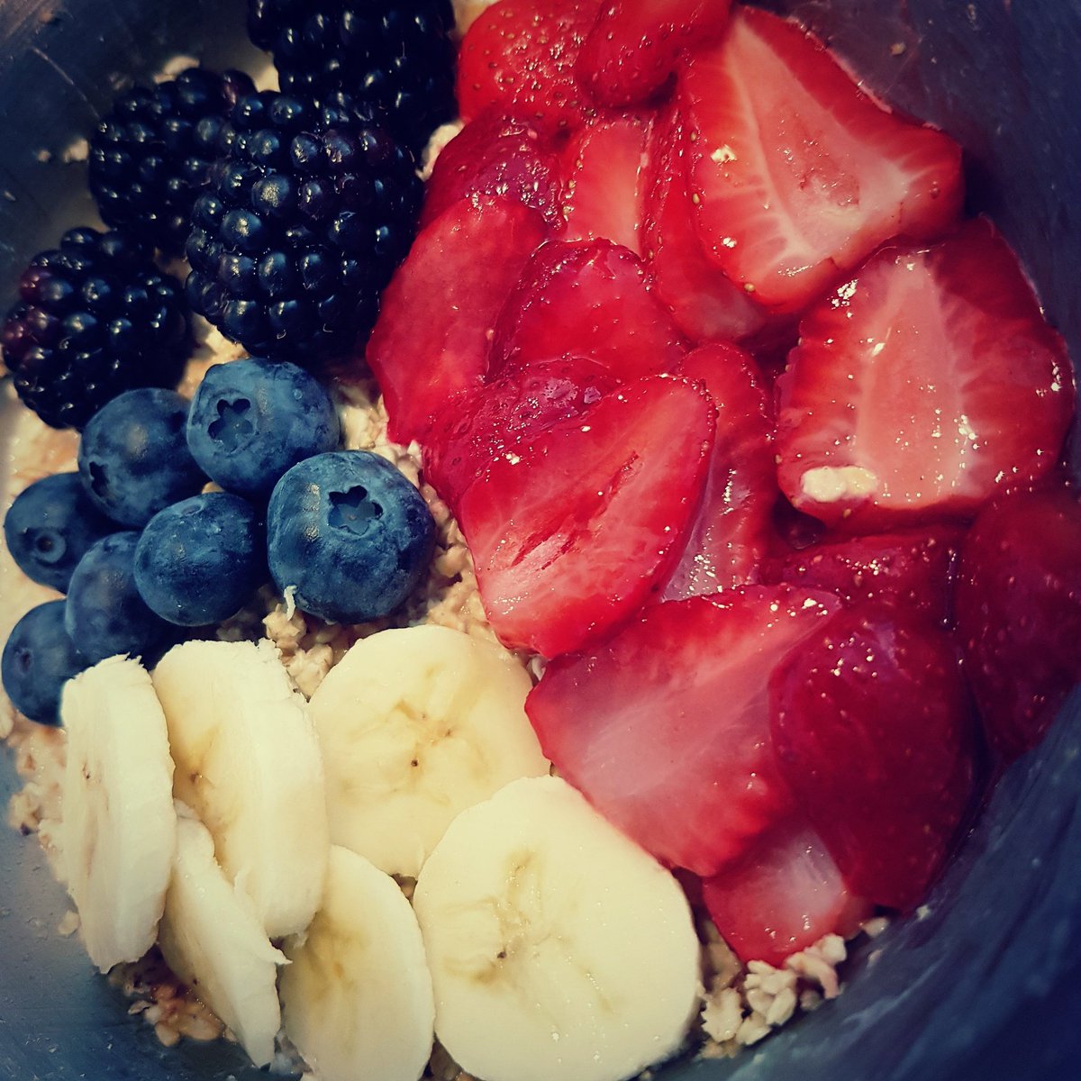All_About_Sam's tweet photo. 🍌🍇🍓 #food #foodblogger #bloggerin #blog #foodblog #lecker #obst #frühstück #breakfast #foodporn #healthy #healthyfood #cleaneating https://t.co/FKMsrLmCJn