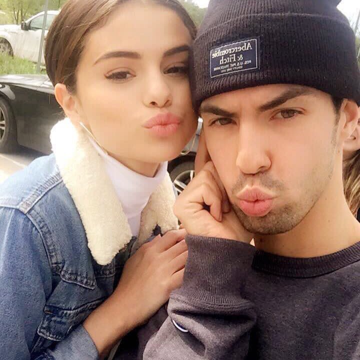 TeamSelenaGomez's tweet photo. Selena Gomez in Toronto today! https://t.co/jVPKMBIGfk