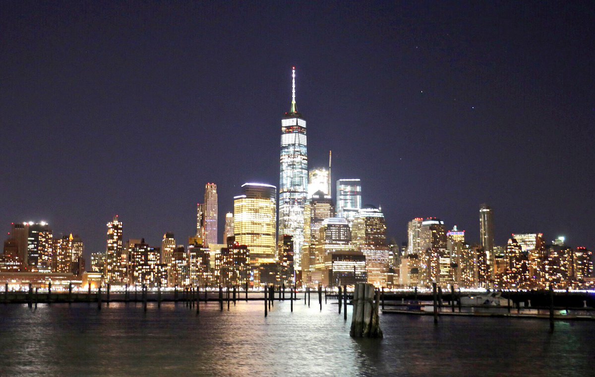 WangDafu's tweet photo. The #Manhattan Night. 

Photo Credit: @WangDafu https://t.co/FC2Pv9eFK4