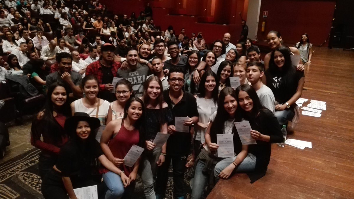 FAiUSB's tweet photo. Felicitaciones a todos  los premiados en #AlfombraNaranja
@USBmed https://t.co/8ZaXXYc1oE
