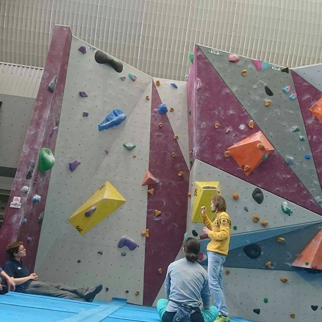 arrampica's tweet photo. @MtnTraining #CWA #CWAA training.Places available 10&11 June. @WestwayClimbing West London & @thexchemel Hemel Hempstead 2 great venues. https://t.co/hG2XoQC7jW