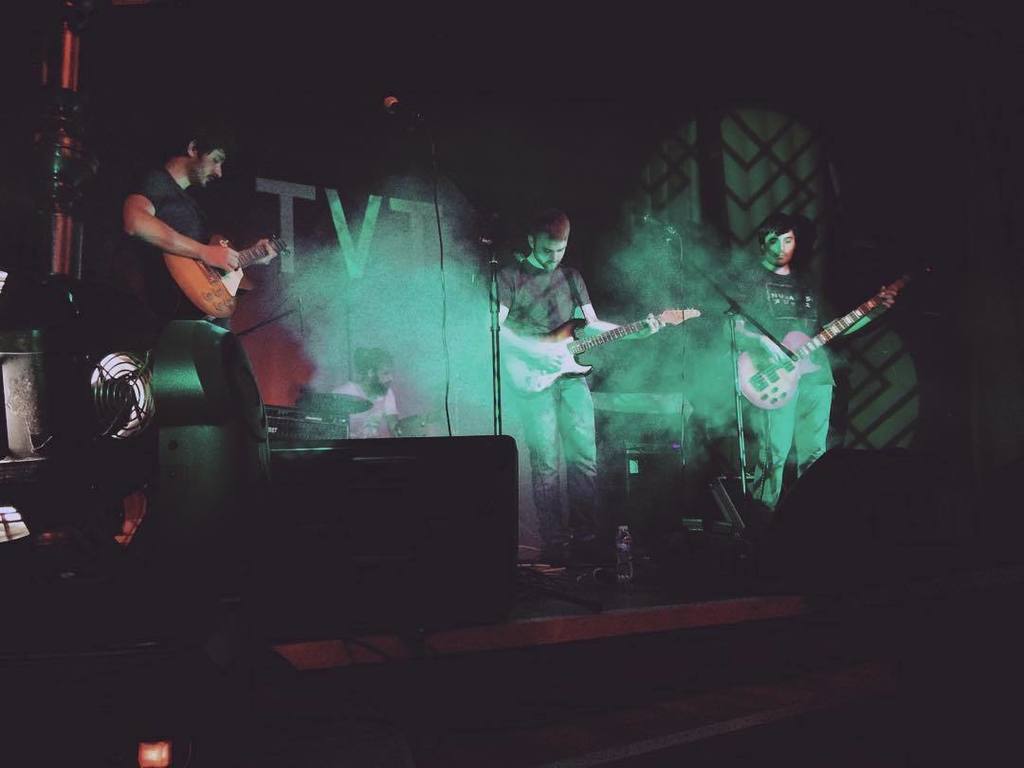 <a href="/shanendogs/">Shanendogs</a> abriendo la noche de #LCMLive en la sala #panams. ¡Imposible no dejarse llevar! 🎶

#rock #barcelona #concierto #liveconcert #co…