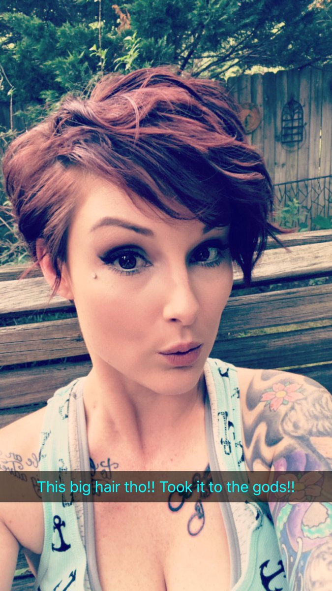 sarahainge's tweet photo. When you're #growingoutapixie sometimes you got #makeitbig and #takethathairtothegods ##messyhair #hairstyle #stylist https://t.co/BerjqiBP4I