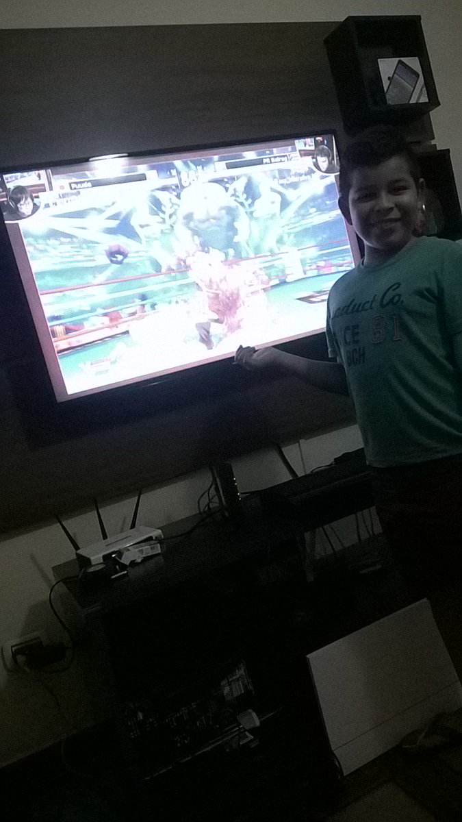 FgVasconcelos's tweet photo. #finaldaeleague mostra a foto do meu sobrinho viciado em street.. Abraço brother. Barueri SP https://t.co/S5o6FcAFqv