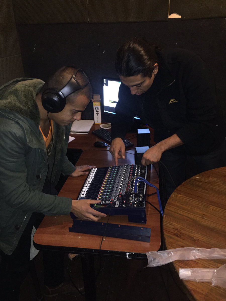Alameda4365's tweet photo. Así Crece la RADIO 19 DE ABRIL, desde ayer transmitimos con nueva mesa de Sonido.

https://t.co/XUfRZ9qK3k https://t.co/ivXaWrH5DG