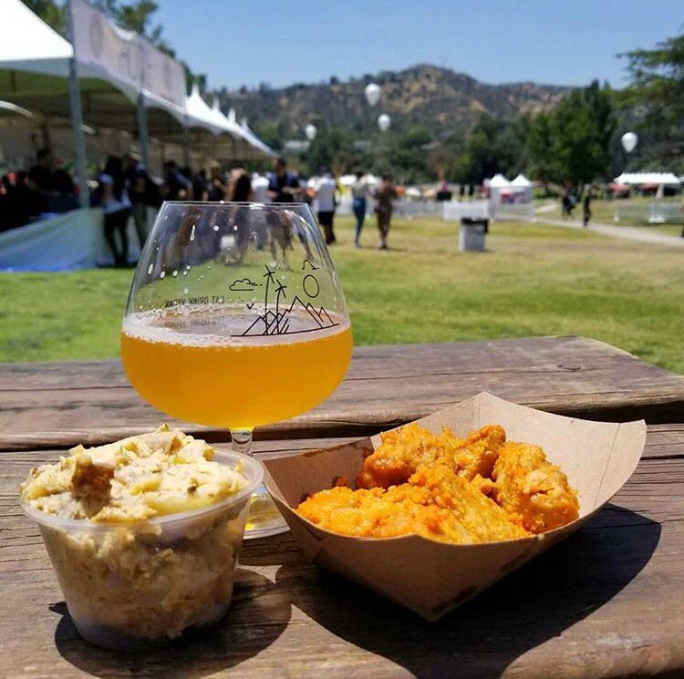 happeninginpas's tweet photo. Vegan Buffalo Wings 🍗 @eatdrinkvegan || Who's Out Here Today? 🤔 || Tag Us In Your Fav Photos 📷😄 || 📸: @brendawerstein || #happeninginpas https://t.co/yMl0aUYtH1