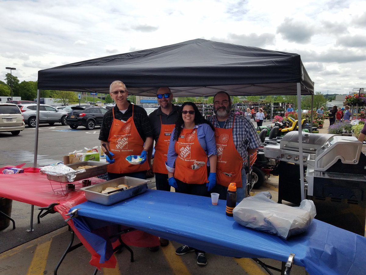 SoniaStocking's tweet photo. We had a great day today serving our customers and associates. These guys rocked the mulch pit! #trendingorange @SupercuseDM https://t.co/NjEDZ0ux3j