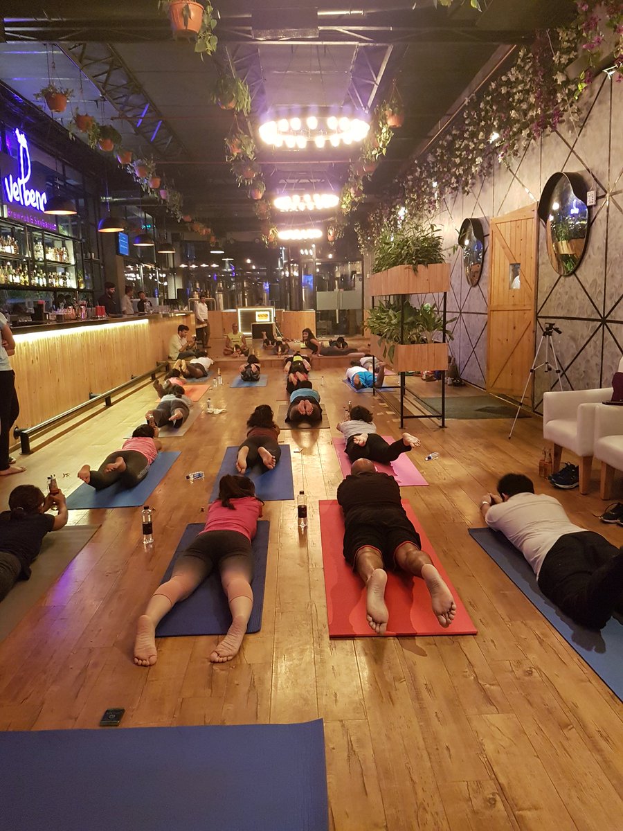 FoodiePunters's tweet photo. The art of balancing a #beer #bottle wid #Yoga poses & have a good time as you need not worry about the #HANGOVER #beeryogaaa #NeverHungover https://t.co/rAfQfssWIs