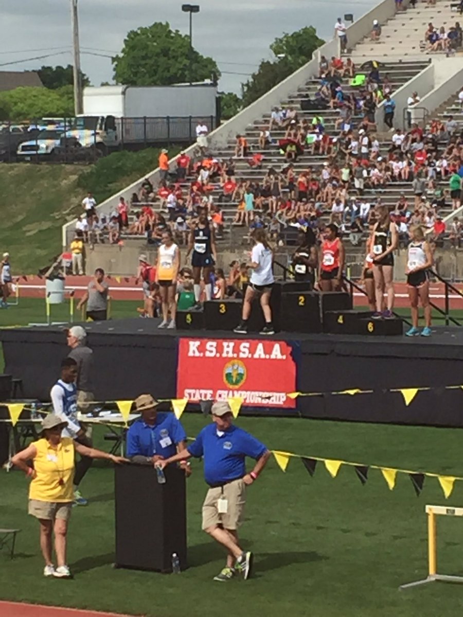 HaydenTrack's tweet photo. Kyra Bauer takes 5th in the long jump in 4A! Congratulations! @kyrabauer2 https://t.co/tdoCaoqF5p