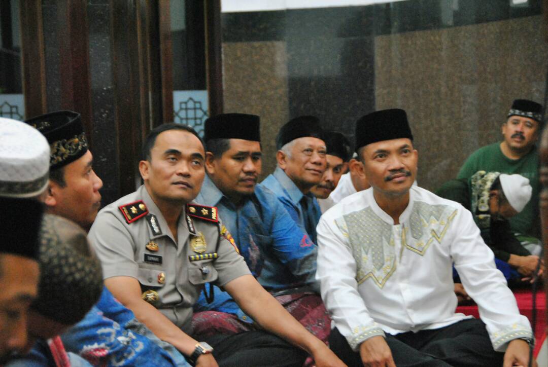 Tarawih Keliling Camat gdbg <a href="/bsukardi67/">Bambang Sukardi</a> bserta staff d msjid Abu Bakar @LurahRanum. sab(27/5) <a href="/ridwankamil/">Ridwan Kamil</a> <a href="/OdedMD/">Oded Muhamad Danial</a> <a href="/yossiirianto/">Yossi Irianto</a> @HumasBdg