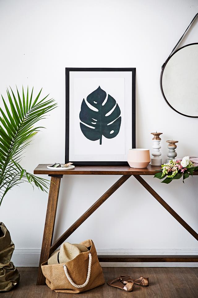 Why buy art when you can make your own! Find out how to make this on-trend Monstera leaf print here: pnw-b.ctx.ly/r/5o8u4