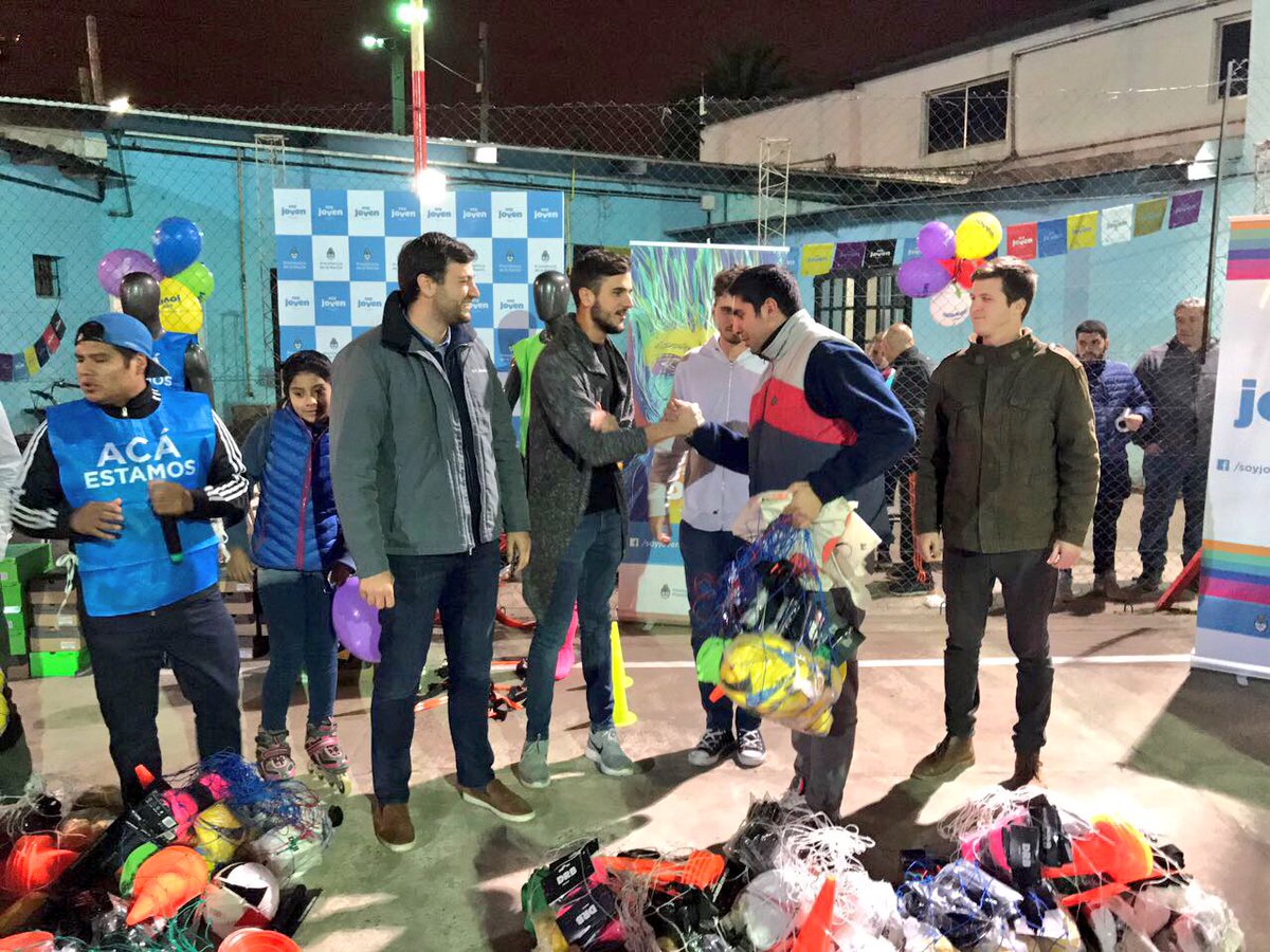 _pedrobledo's tweet photo. #AHORA en Escobar con @LeanCostaARG y @ericmachta entregando equipamiento a clubes deportivos! #ACÁESTAMOS https://t.co/3MX7yYAIzH