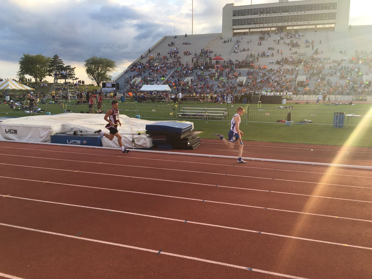 BuhlerTandF's tweet photo. The #BuhlerCru 4x4 wraps up a good weekend of competition with a 6th place medal #StateTrack2017 https://t.co/EeipcF0rxa