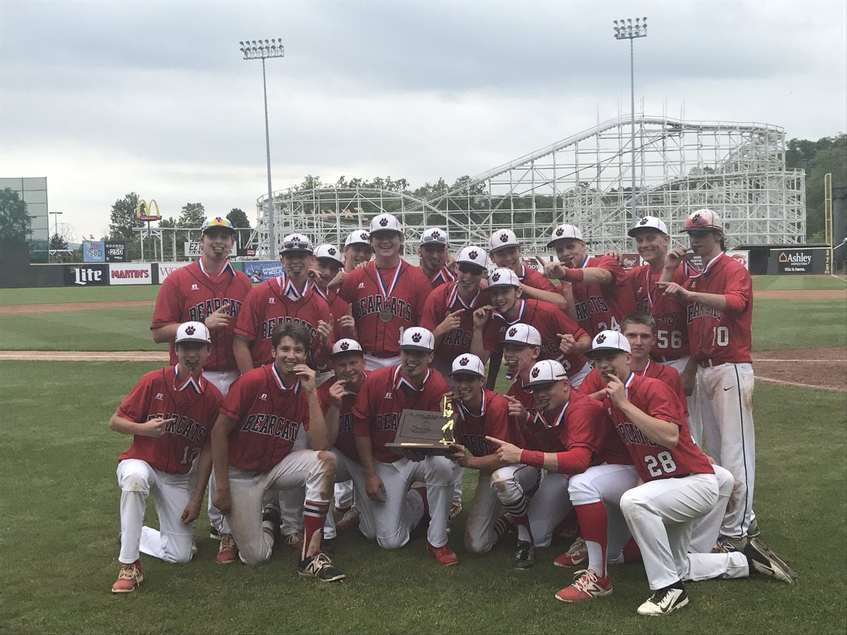 HAHS_Athletics's tweet photo. #championshipmentality
#fourgamesleft
#districtchamps https://t.co/zZVwXLnXx0