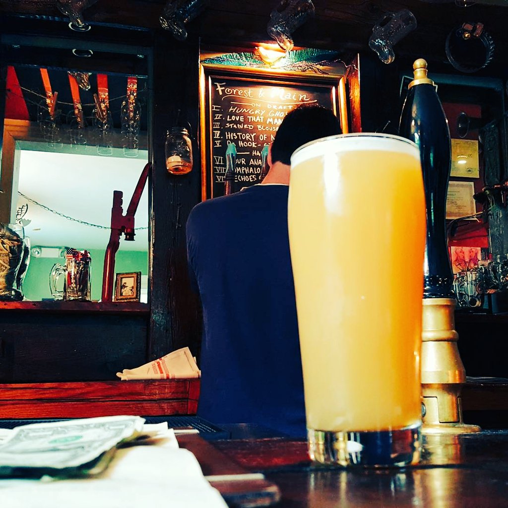ChrisWhittle17's tweet photo. Such a great little spot to go to up in Ambler. #forestandmain #stainedblouse #ipa #crazyforhazy #cheers https://t.co/huPYo1gwrc